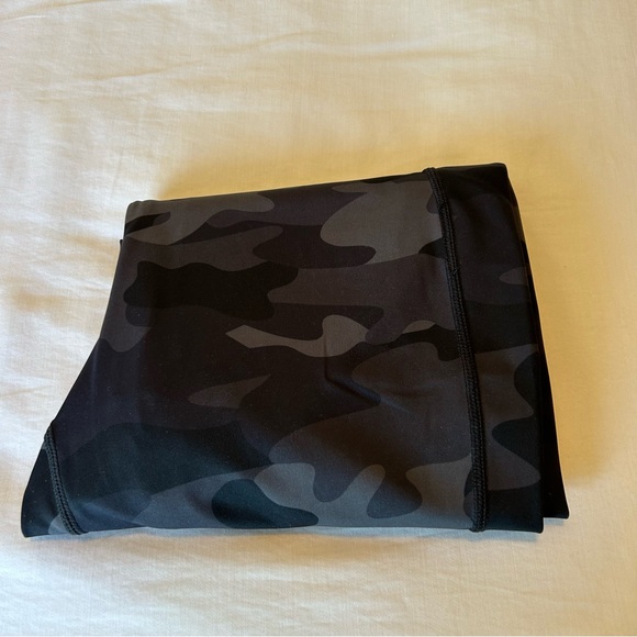 Lole camo leggings, like new condition. - Picture 4 of 4